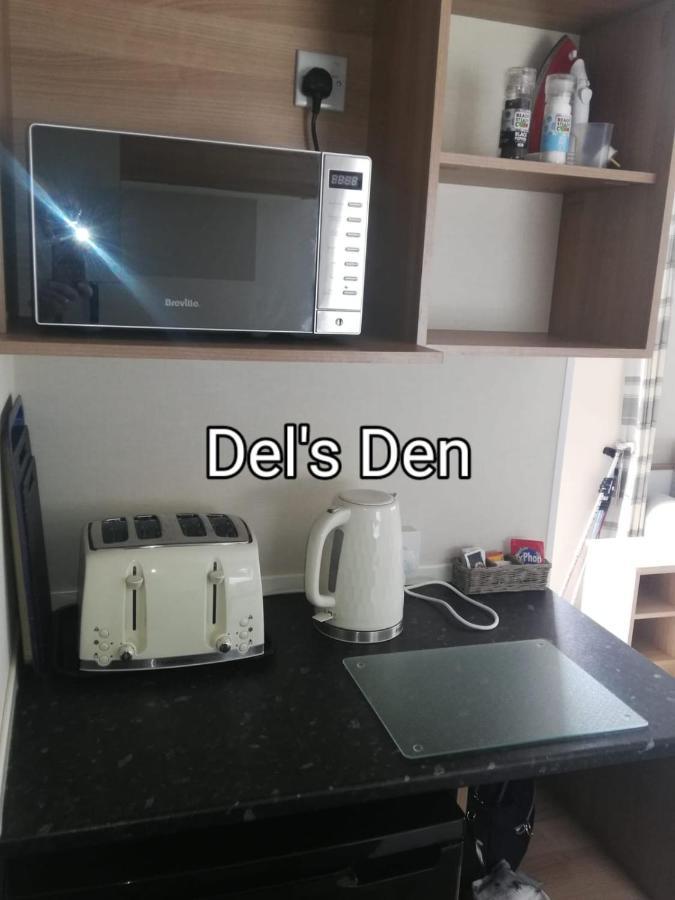 Del'S Den Lakeside Weeley Bridge Exterior foto