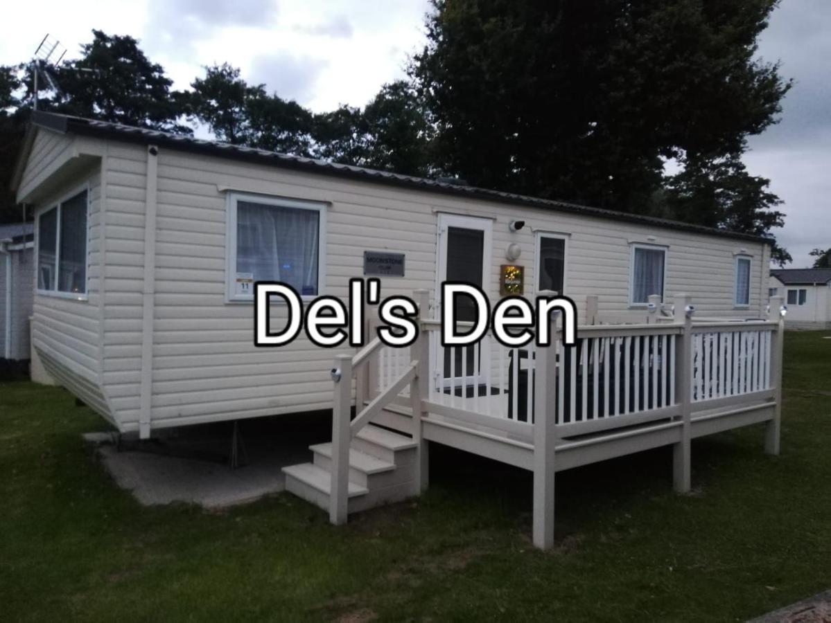 Del'S Den Lakeside Weeley Bridge Exterior foto