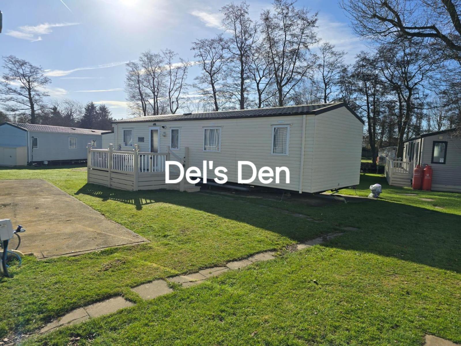 Del'S Den Lakeside Weeley Bridge Exterior foto