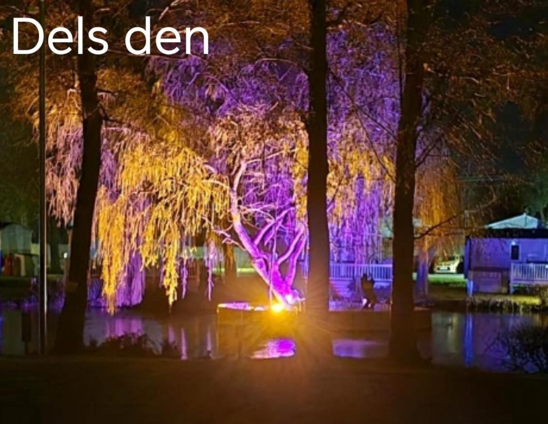 Del'S Den Lakeside Weeley Bridge Exterior foto